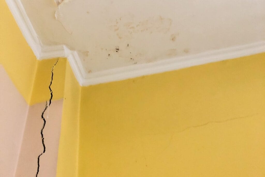 cracks and signs for drywall inspection